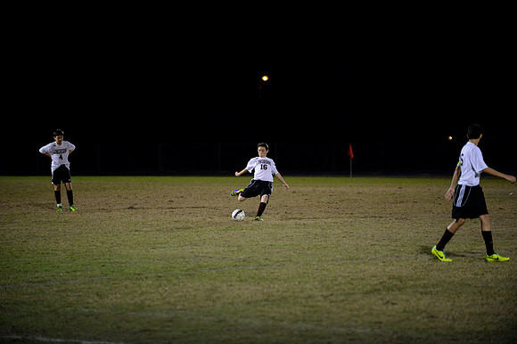 Testing AF speed in low light - Original ISO8000 200mm f2.8 1/1600